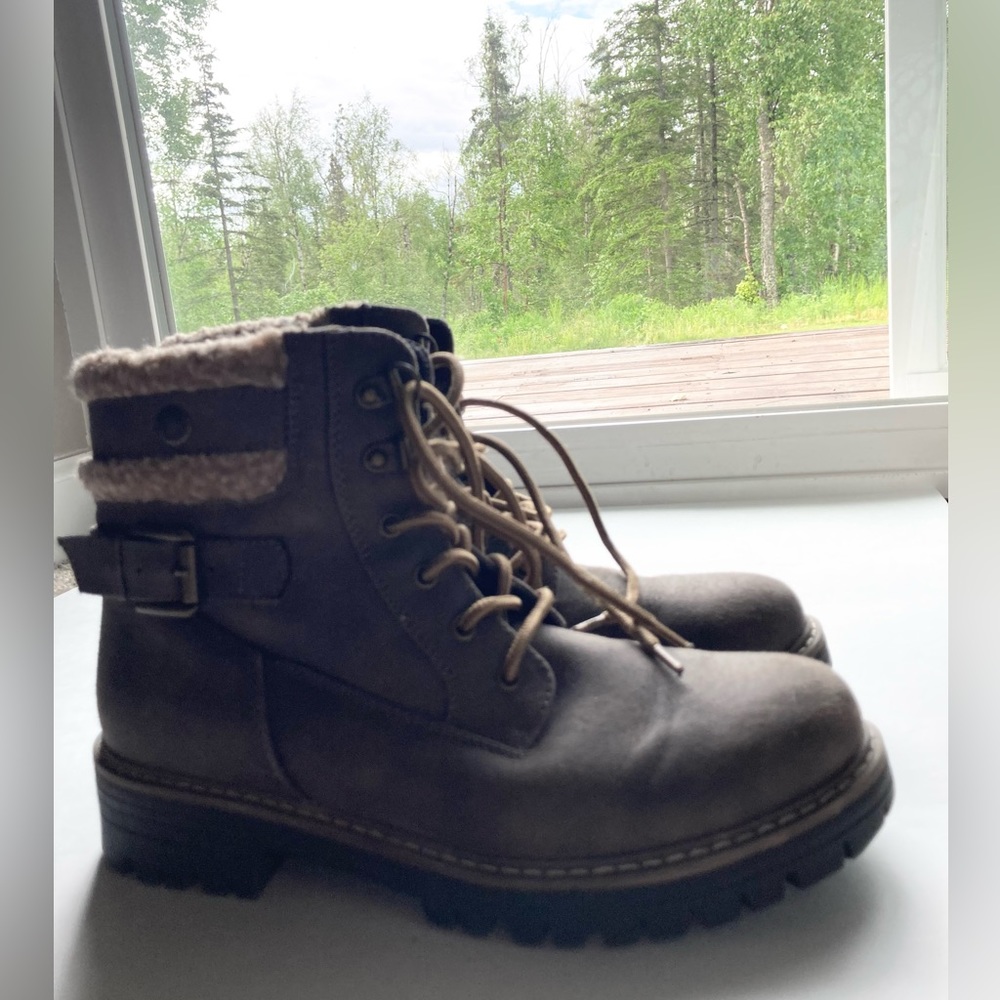 Cliffs mountaineering boots